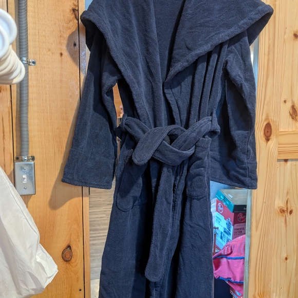 Black Fleece Robe - Picture 4 of 4